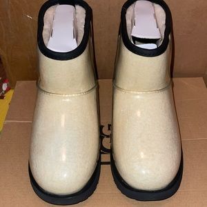 Brand New Unworn Size Big Kid Size 5 Ugg Classic Clear Mini II